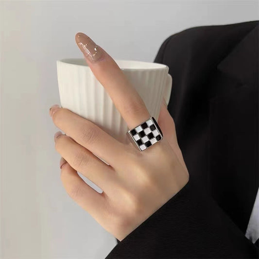 Checkerboard Open-end Ring