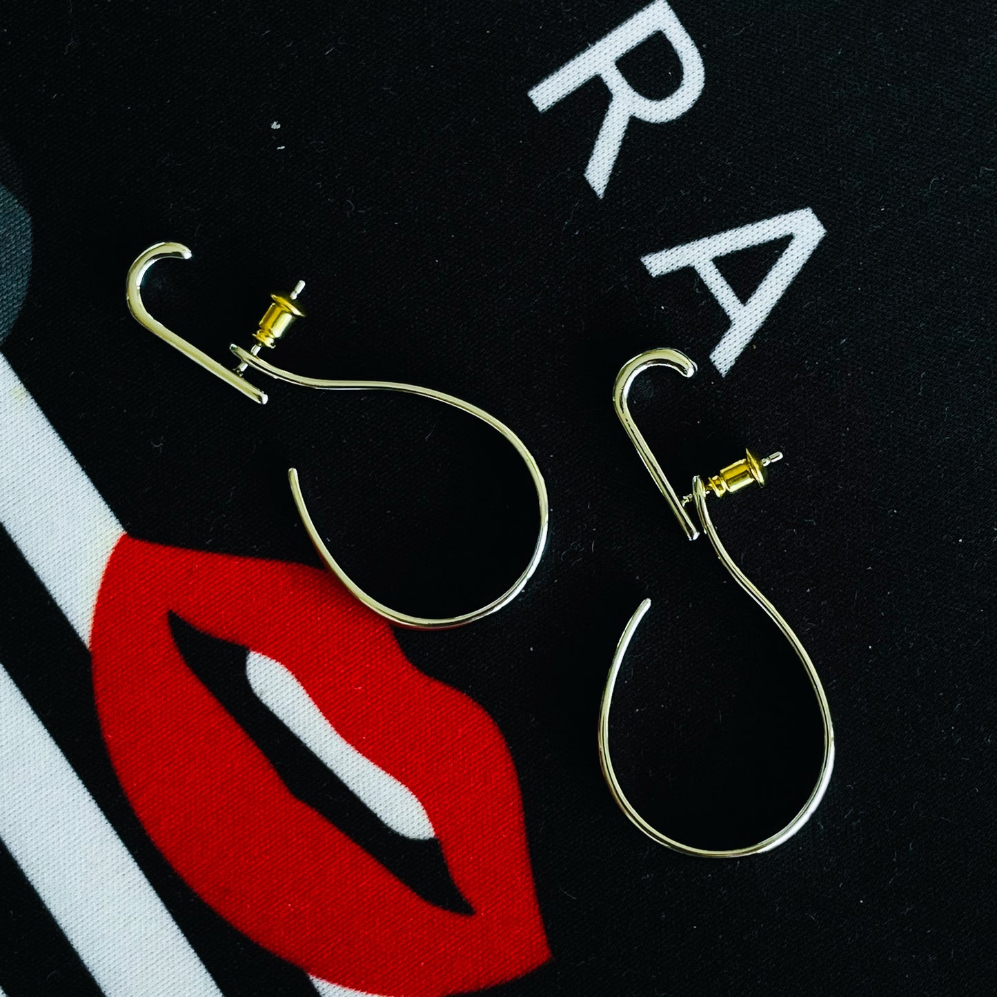 Curve Line Earrings